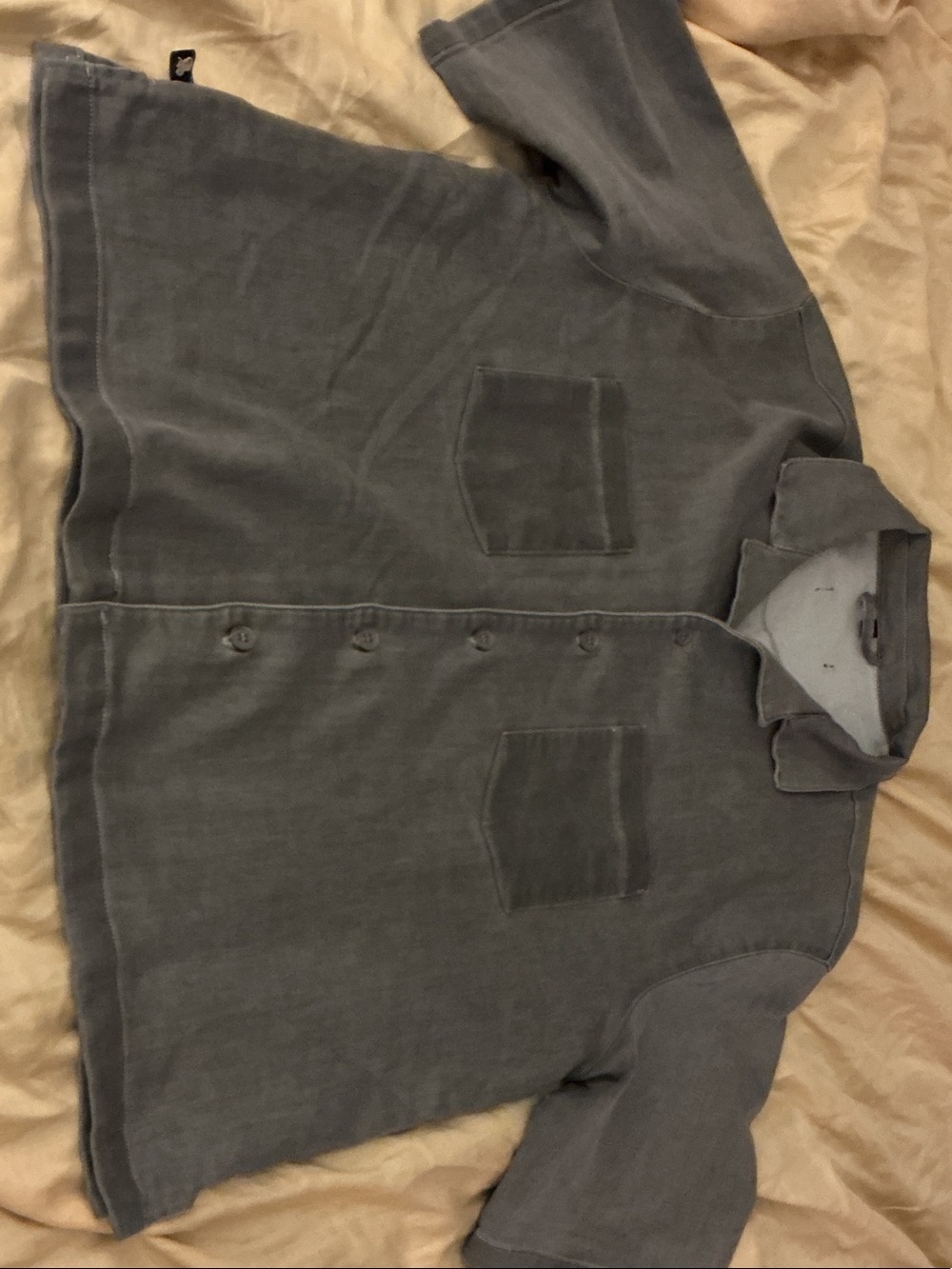 Casual Short-Sleeve Button Front shirt in Washed Gray